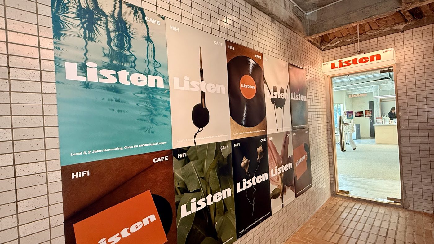 Listen posters in the entrance